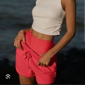 NWT Alo Yoga Accolade Shorts Candy Red